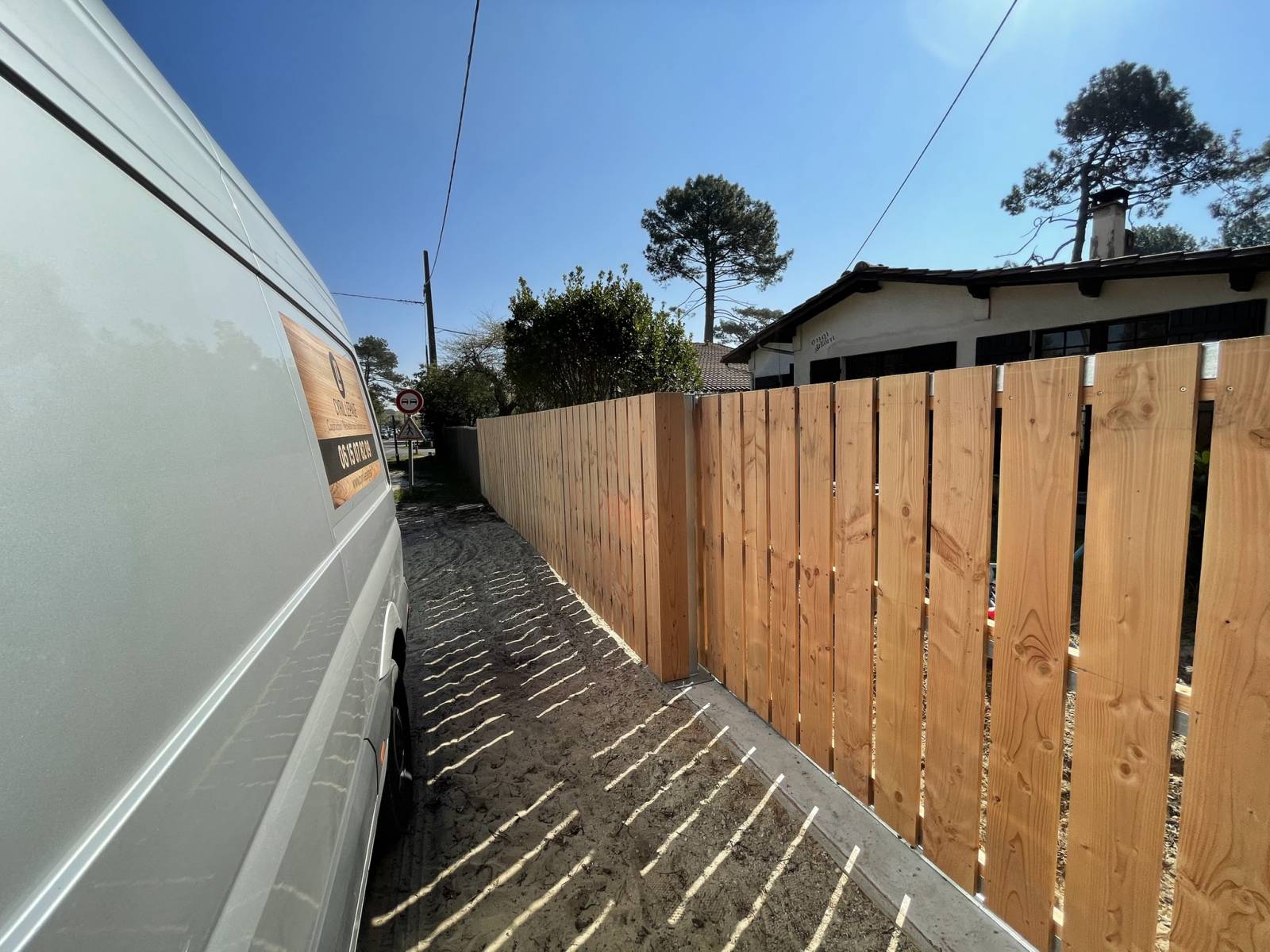 Fabrication d’un portail en bois coulissant ajouré - BASSIN D’ARCACHON 