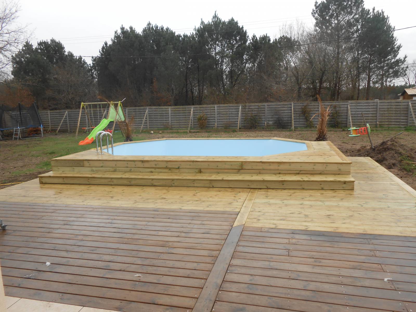 Réalisation d'une terrasse en Pin - Le Porge