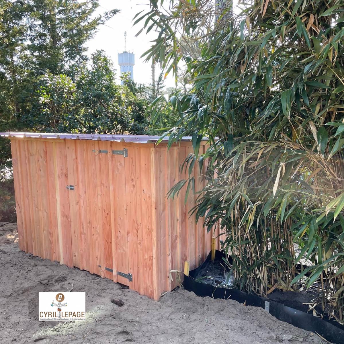 Local technique en Douglas - ARÈS 33