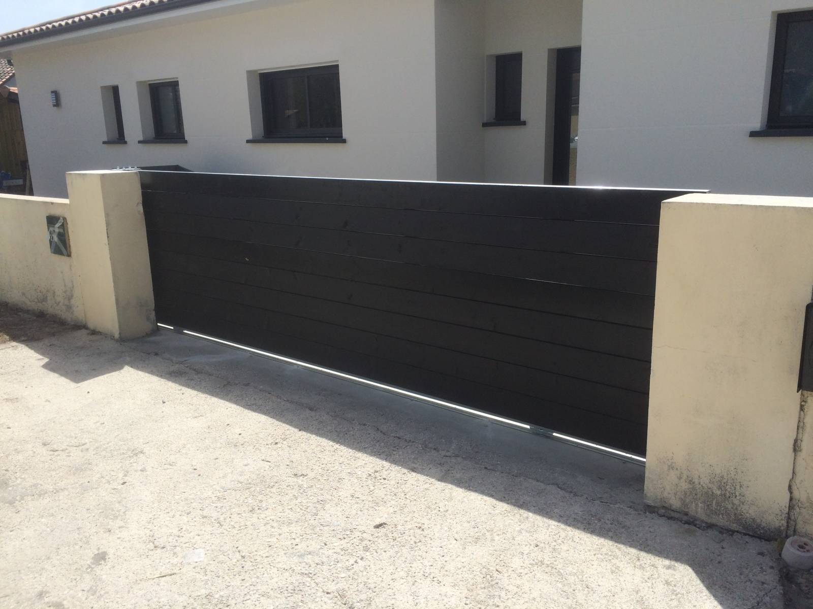 Fabrication d'un portail coulissant en bois sur Saint Jean D'Illac 