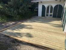 Réalisation d’une terrasse en Pin avec contour en traverses  -  Bassin d’Arcachon