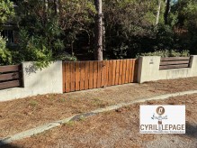 Fabrication sur mesure d'un portail en bois ouvrant à la française sur le Nord Bassin - 33