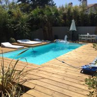 Construction d'une terrasse en Pin avec clôture en Douglas sur la presqu'ile de LEGE CAP FERRET