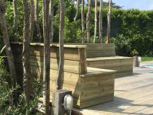 Fabrication d'un banc en bois sur Lège Cap Ferret.