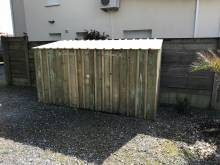 Construction d'un abris à poubelles en Pin - LEGE CAP FERRET