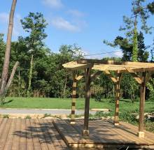 Construction d'une pergolas en Pin  avec terrasse en bois - LEGE CAP FERRET